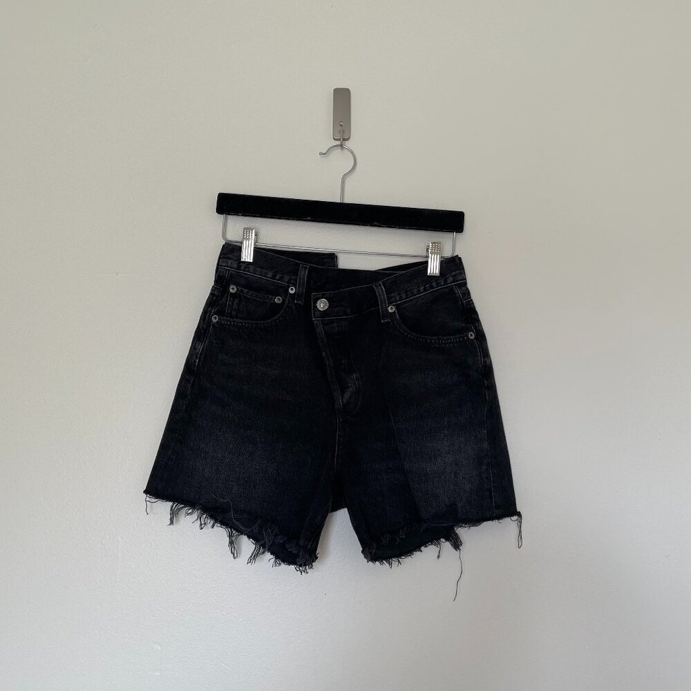 AGOLDE Criss Cross Cut Off Jean Shorts in Hitchhike Black Size 26